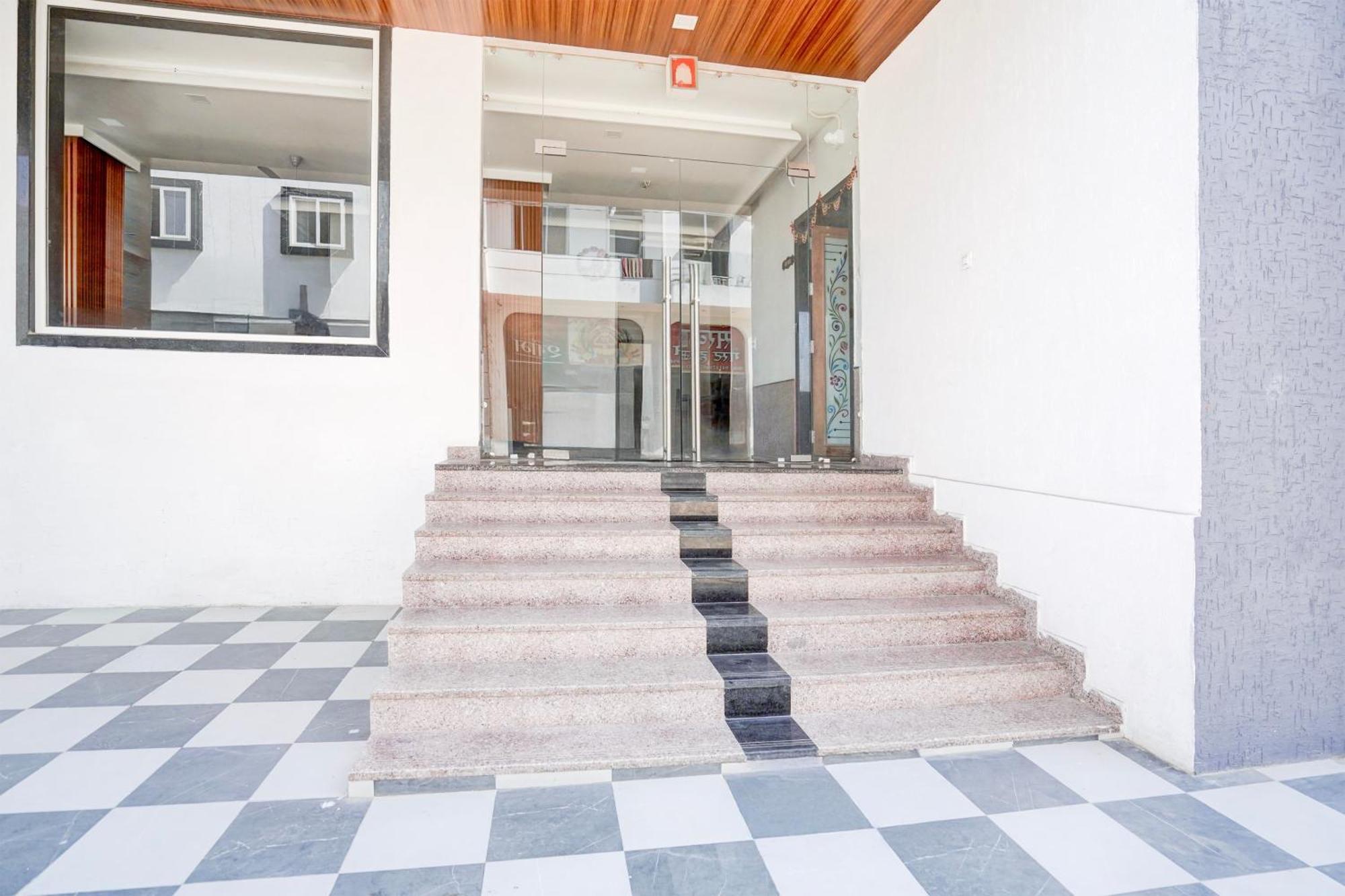 Hotel O Shree Gurukripa Khātu Exteriör bild
